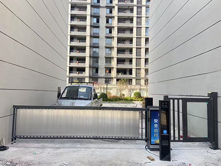 徐州小區客戶車牌識別+電動門+人行通道